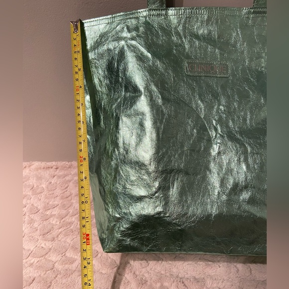 Clinique Metallic Tote Bag - Picture 4 of 6